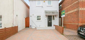 2 bedroom detached house for sale