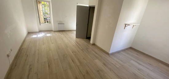 Studio  à louer, 1 pièce, 29 m², Étage 1/1