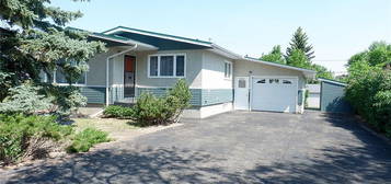 502 6th AVENUE W, Assiniboia, SK S0H 0B0