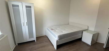 Shared accommodation to rent in Brentwood, Salford M6