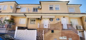 Casa adosada en calle de los Molinos de Viento