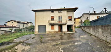 Casa indipendente in vendita in via Borghetto, 20