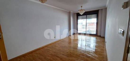 Piso en venta en calle Rafael Tilve Adrio, 14