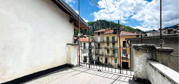 Casa semindipendente con terrazzo panoramico.