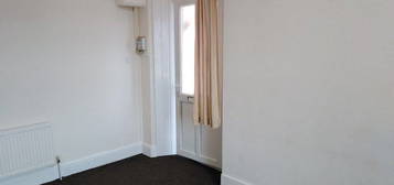 Flat to rent in Totnes Rd, Paignton TQ3