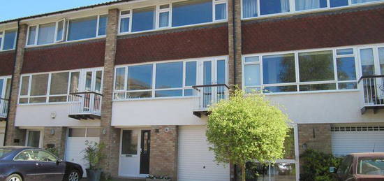 Property to rent in Rookery Court, Marlow SL7