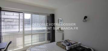 Location appartement 5 pièces 12 m²