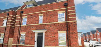 4 bedroom detached house to rent