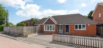 Bungalow to rent in Ham Road, Faversham ME13