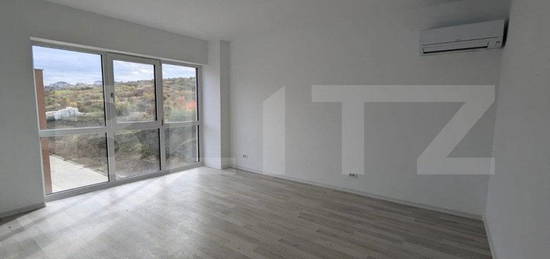 Apartament de 2 camere, decomandat, loc de parcare inclus, pe malul lacului