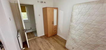 Room to rent in The Coppice, West Drayton UB7