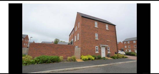 4 bed end terrace house to rent