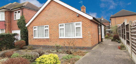 Bungalow to rent in Charlecote Drive, Wollaton, Nottingham NG8