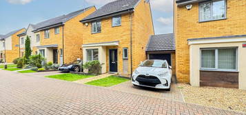 Detached house to rent in Lulworth Close, Stevenage SG1