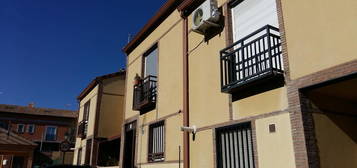 Casa adosada en venta en Calle Nogal, Villaluenga de la Sagra