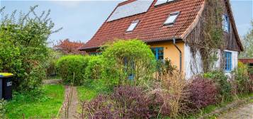 Einfamilienhaus mit guter Substanz, Photovoltaik, Solar, Pool, Wintergarten und Garagen in Melsdorf
