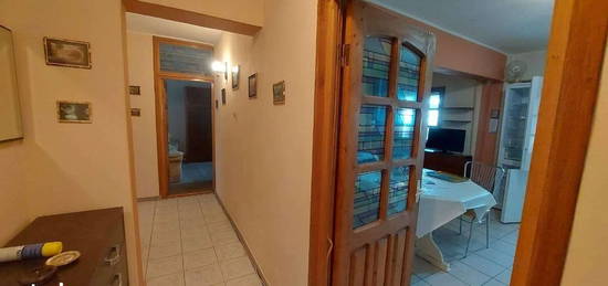 Apartament spatios 4 camere Gheorghe Doja