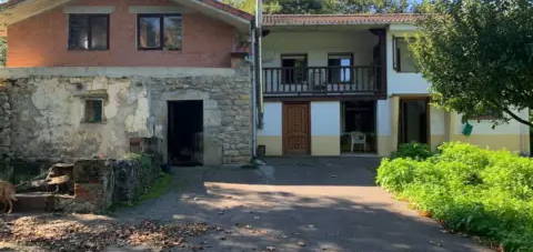 Casa en calle Barrio Cavadas