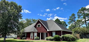 125 Lakeside Dr, Dothan, AL 36301