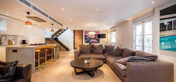 Mews house to rent in Inverness Mews, Bayswater W2