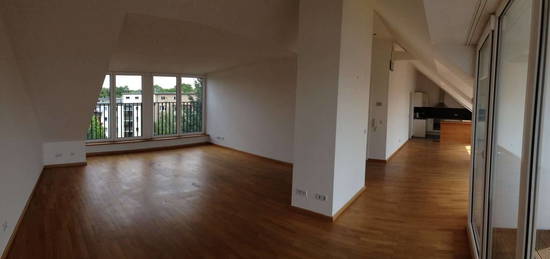 Dachgeschoss Wohnung - 1.700 €, 97 m², 2 Zimmer ab sofort