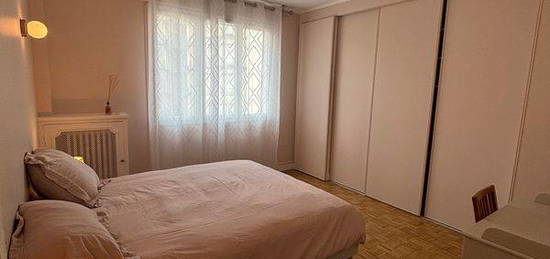 Chambre Spacieuse avec Grand Dressing - Auteuil, Paris 16e - Bail Mobilité 1 Mois Min