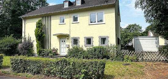 freistehendes Einfamilienhaus mit Garage in begehrter Lage (ehemalige Offiziersvilla)