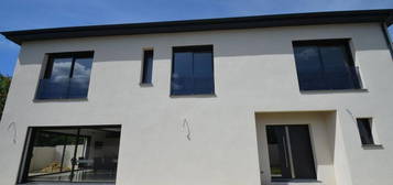 Maison 6 pièces 239 m²