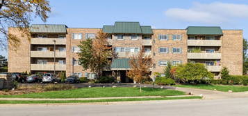 700 Perrie Dr Apt 109, Elk Grove Village, IL 60007