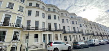 Flat to rent in Lansdowne Place, Hove BN3