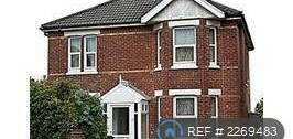 6 bedroom detached house