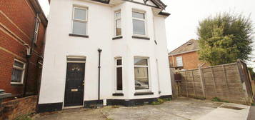 5 bedroom detached house