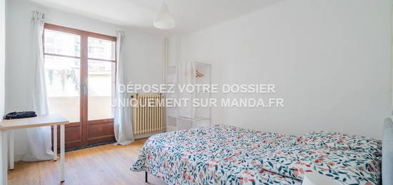 Location appartement 4 pièces 12 m²