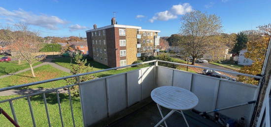 Flat to rent in Burke Drive, Southampton, Hampshire SO19