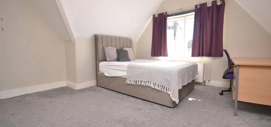 Room to rent in Crown Street, Reading RG1