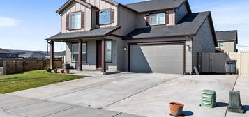 2100 Amber Loop, Yakima, WA 98901