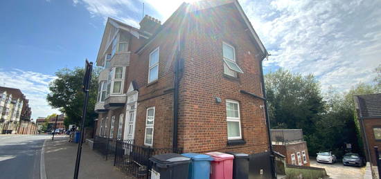 Flat to rent in West Wycombe Road, High Wycombe HP11