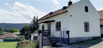 Hübsches kleines Haus auf großem Gartengrund in Berndorf