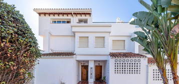 Casa adosada de alquiler en Campo de Mijas