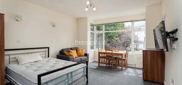 3 bed flat to rent