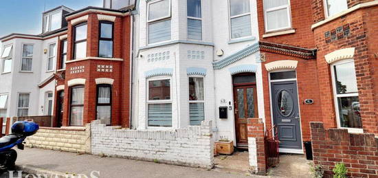 5 bedroom terraced house for sale