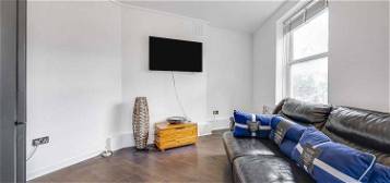 Flat to rent in Fulham Road, London SW6