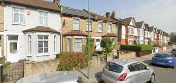 4 bed semi-detached house to rent