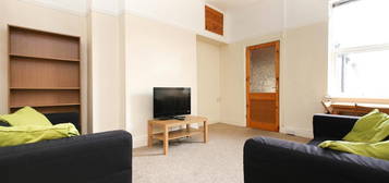 3 bed flat to rent