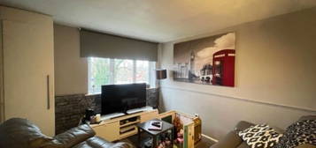 2 bed flat to rent