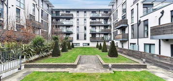 Flat to rent in Drayton Park, London N5