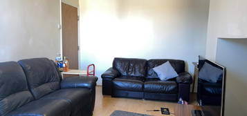 4 bed flat to rent