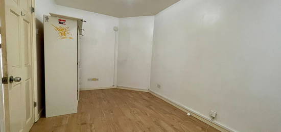 Terraced house to rent in Ilford Lane, Ilford IG1