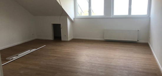 82 m² Wohnung 2,5 Zimmer, EBK, Stellplatz und Balkon