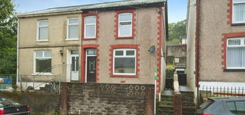 3 bed semi-detached house for sale